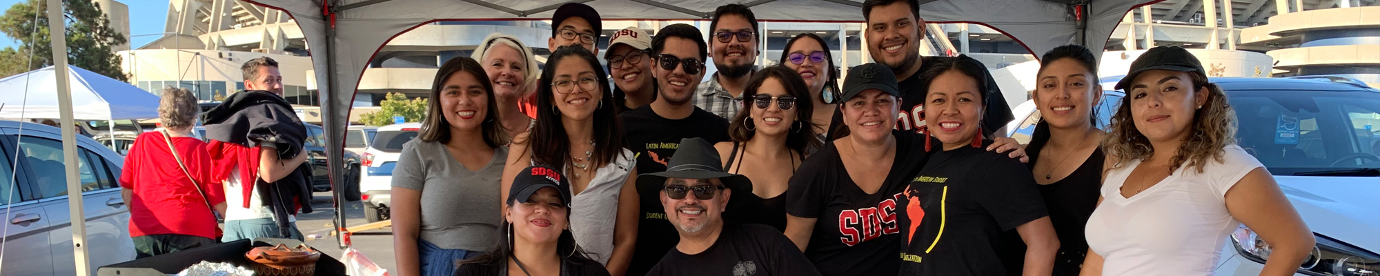 CLAS faculty and students tailgating